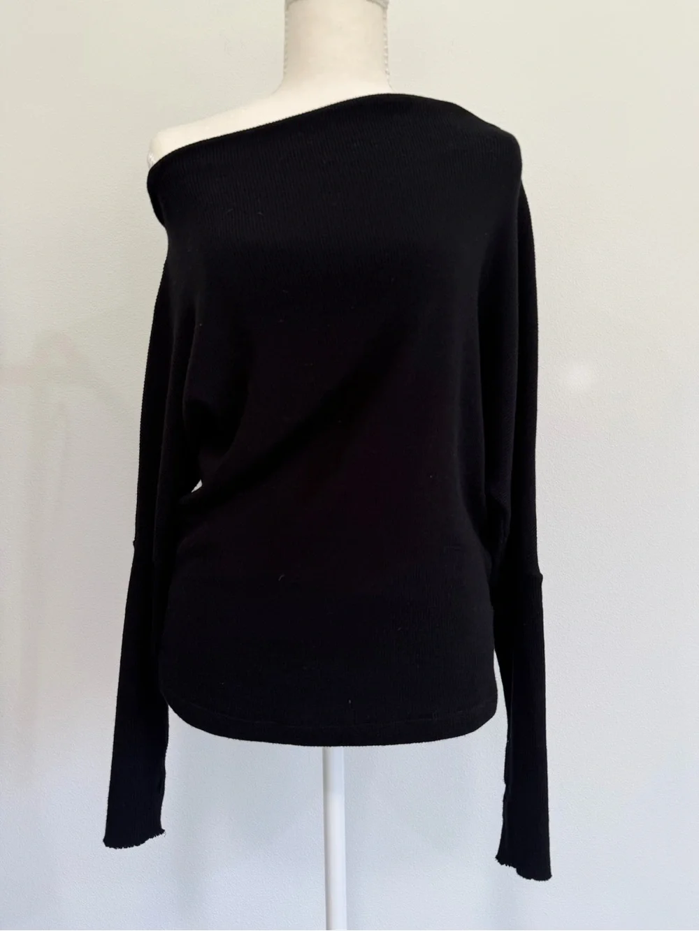 Enza Costa Slouch Neck Minimalist Quiet Luxury Lightweight Knit Top Size M - Picture 4 of 7